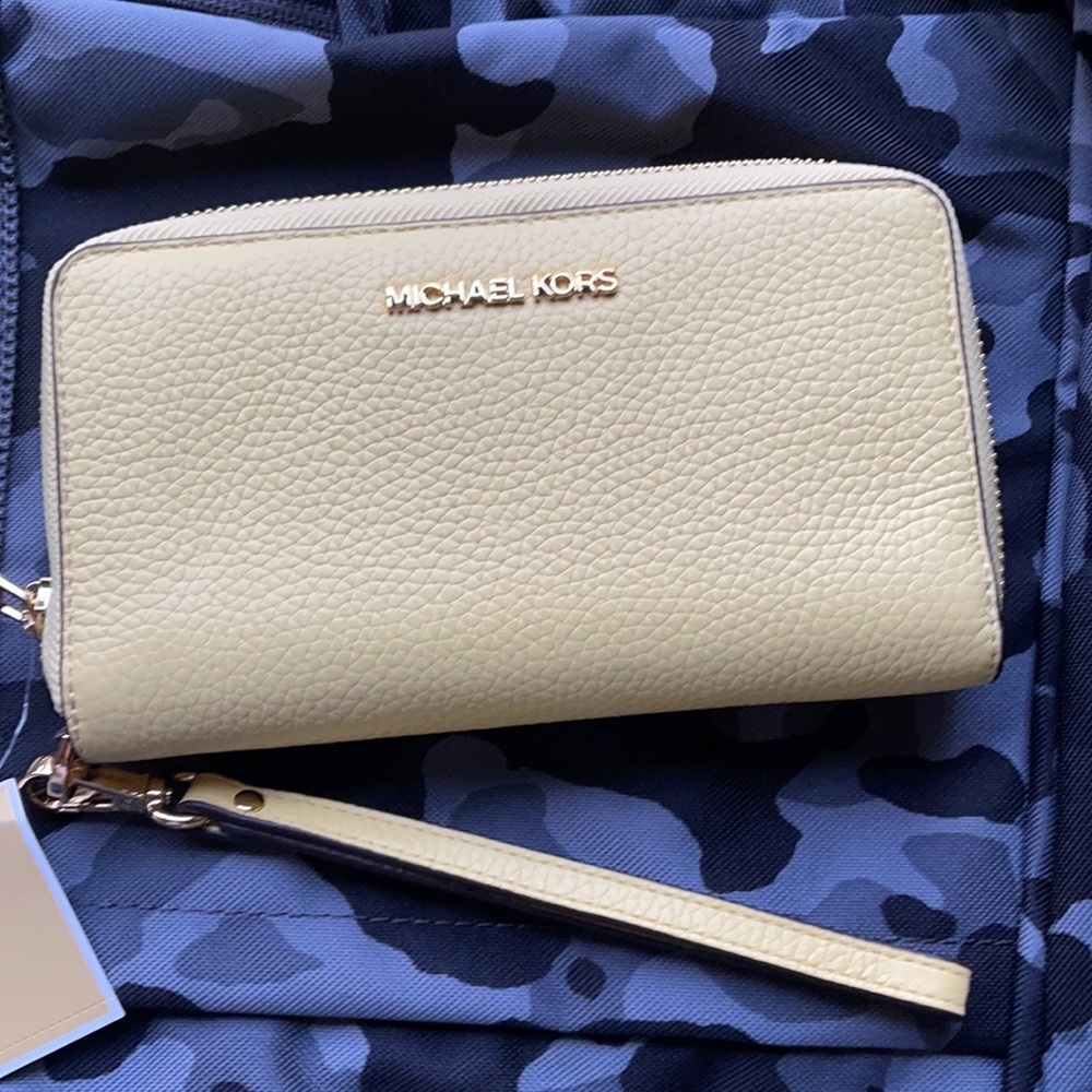 Michael Kors Jet Set Travel Lg Flat Multifunctional Phone Case-Wristlet-Wallet - Picture 9 of 16